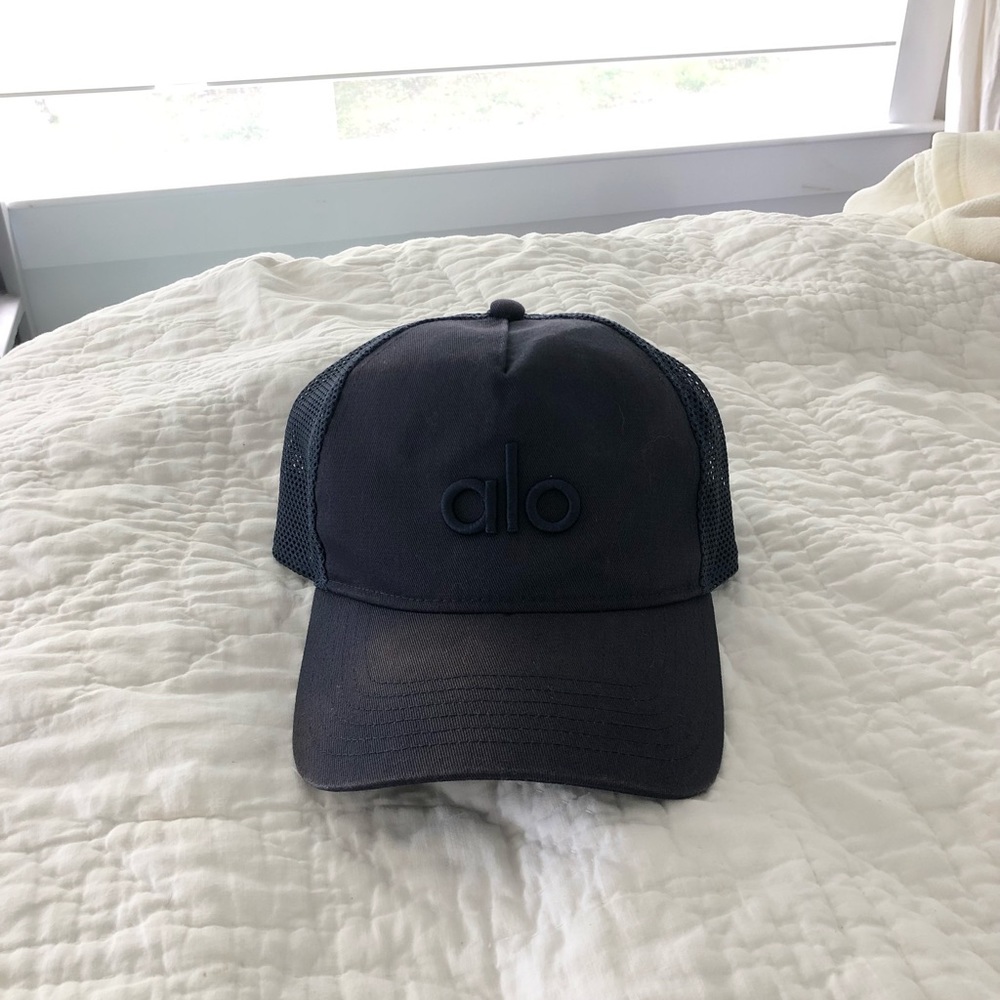 Alo Yoga Trucker Hat